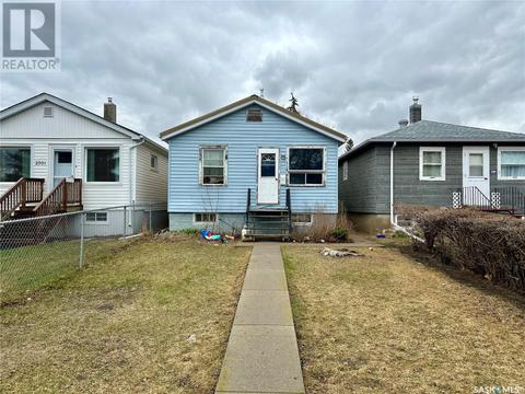 2305 Francis Street, House detached with 2 bedrooms, 1 bathrooms and null parking in Regina SK | Card Image