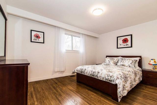 upper - 137 Pineway Blvd, House semidetached with 3 bedrooms, 1 bathrooms and 3 parking in Toronto ON | Image 5