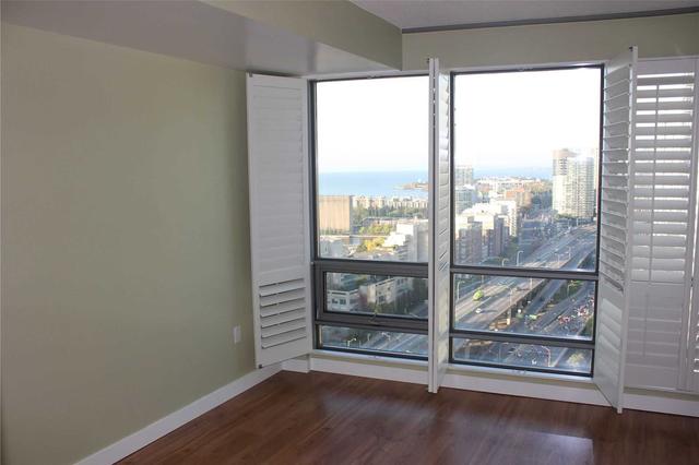 2906 - 5 Mariner Terr, Condo with 1 bedrooms, 1 bathrooms and 1 parking in Toronto ON | Image 4