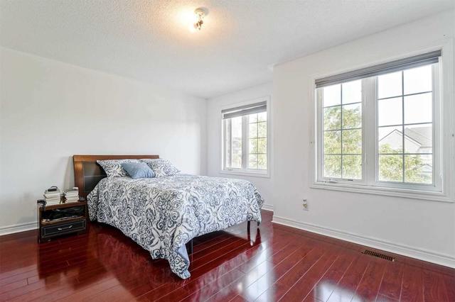65 Bluffwood Cres, House detached with 4 bedrooms, 5 bathrooms and 6 parking in Brampton ON | Image 16