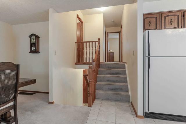 2405 Malcolm Cres, House detached with 3 bedrooms, 2 bathrooms and 3 parking in Burlington ON | Image 10