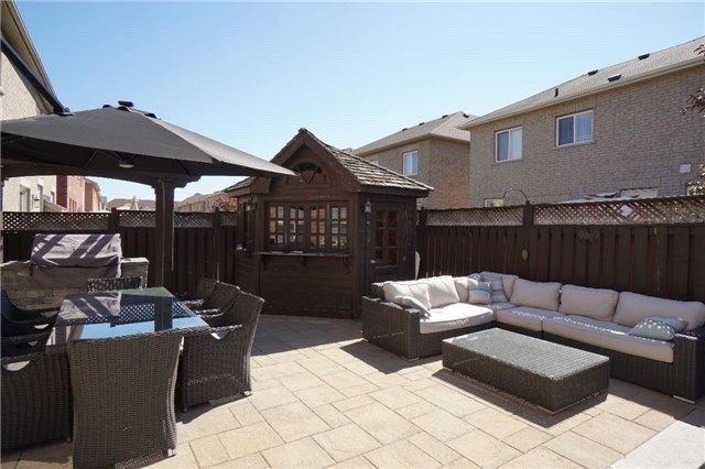 1130 Little Cres, House detached with 4 bedrooms, 3 bathrooms and 2 parking in Milton ON | Image 3