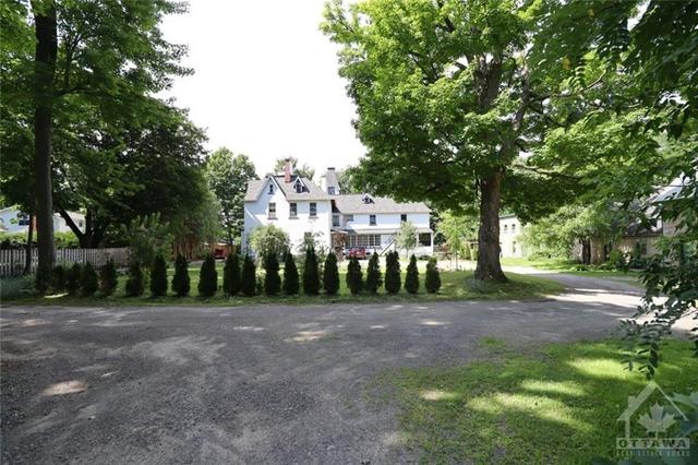 40 Crawford Street, House detached with 14 bedrooms, 3 bathrooms and 10 parking in Brockville ON | Image 1