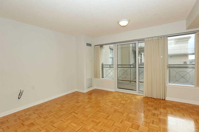 404 - 2500 Rutherford Rd, Condo with 2 bedrooms, 2 bathrooms and 1 parking in Vaughan ON | Image 13