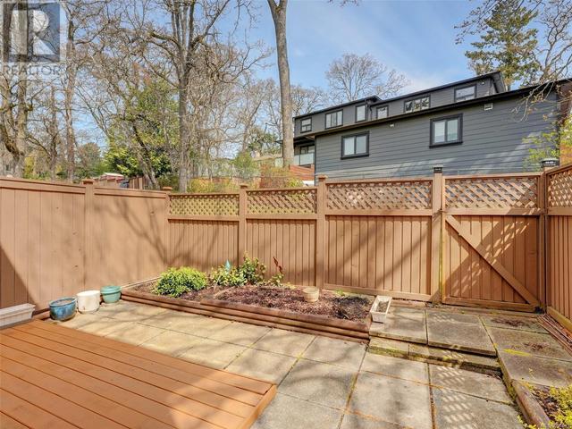 20 - 3981 Nelthorpe St, House attached with 3 bedrooms, 2 bathrooms and 2 parking in Saanich BC | Image 21