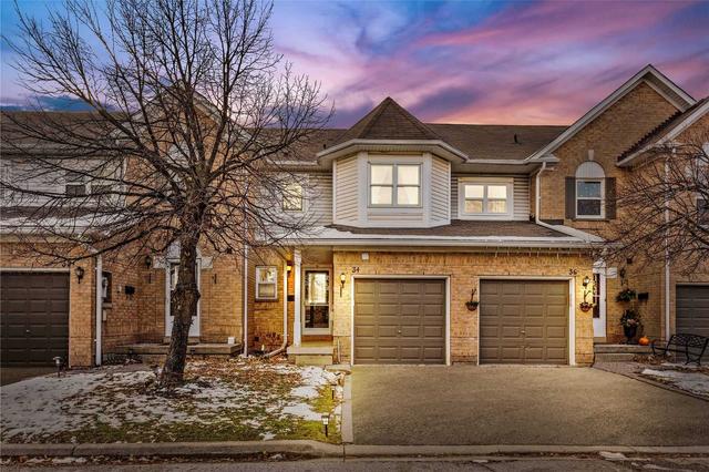 34 Brisbane Crt, Townhouse with 3 bedrooms, 3 bathrooms and 2 parking in Brampton ON | Card Image