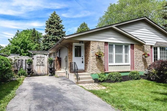 22 Birchpark Dr, House semidetached with 3 bedrooms, 2 bathrooms and 2 parking in Grimsby ON | Image 1