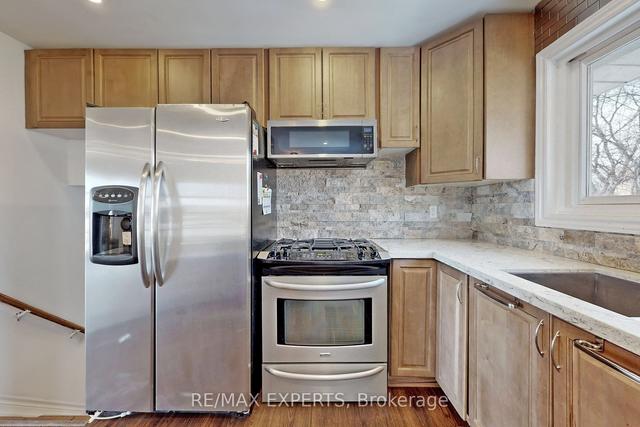 22 Bamber Crt, House detached with 3 bedrooms, 2 bathrooms and 4 parking in Toronto ON | Image 2