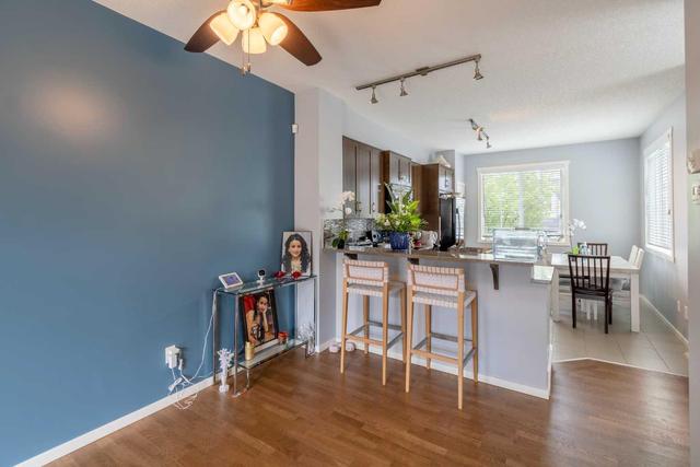 25 Kinlea Way Nw, Home with 3 bedrooms, 2 bathrooms and 3 parking in Calgary AB | Image 8