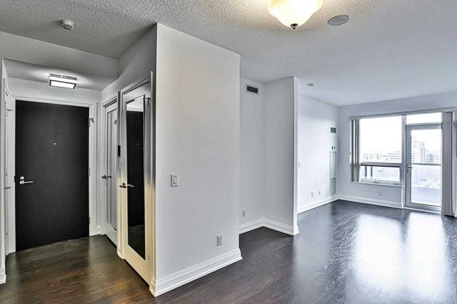 2621 - 5 Sheppard Ave E, Condo with 1 bedrooms, 1 bathrooms and 1 parking in Toronto ON | Image 2