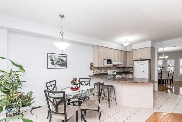 9586 Weston Rd, House attached with 3 bedrooms, 4 bathrooms and 3 parking in Vaughan ON | Image 2