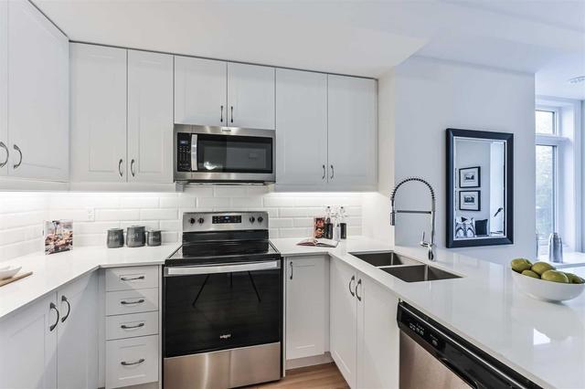 18 - 715 Lawrence Ave W, Townhouse with 2 bedrooms, 2 bathrooms and 1 parking in Toronto ON | Image 4