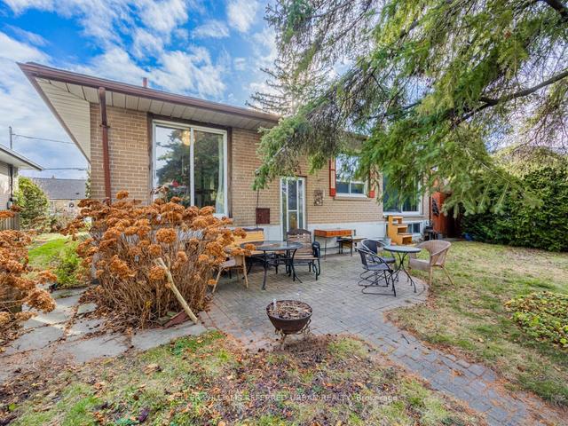 84 Hadrian Dr, House detached with 2 bedrooms, 2 bathrooms and 5 parking in Toronto ON | Image 14