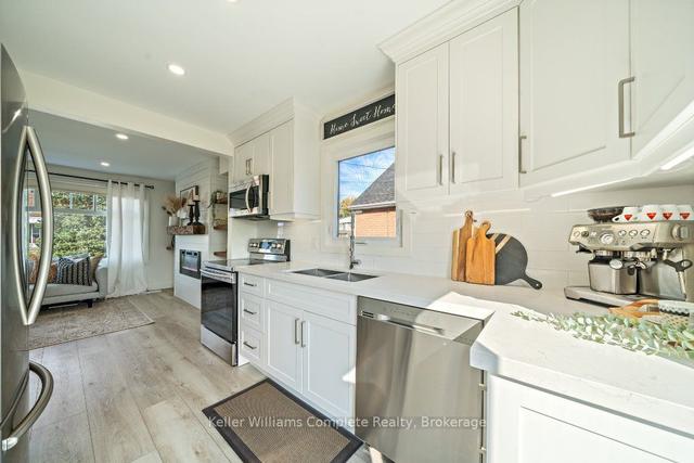 67 West 1st St, House detached with 3 bedrooms, 3 bathrooms and 3 parking in Hamilton ON | Image 6