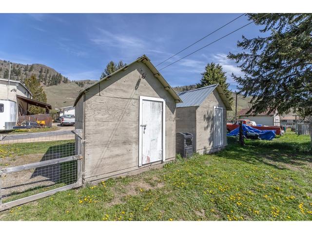 539 Ninth Avenue, House detached with 2 bedrooms, 1 bathrooms and null parking in Midway BC | Image 26