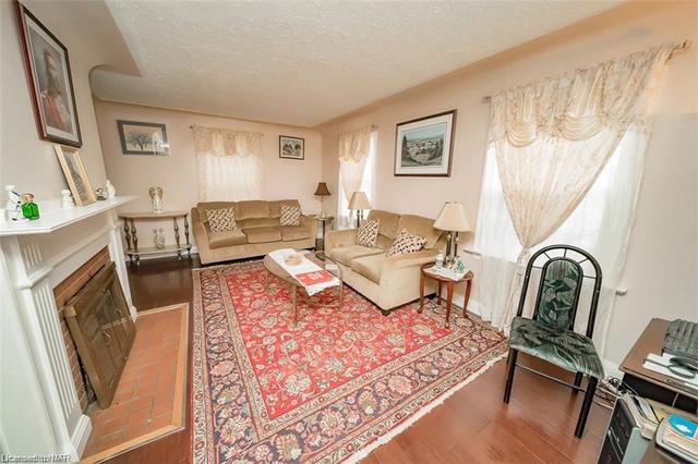 6198 Delaware Street, House detached with 2 bedrooms, 3 bathrooms and 6 parking in Niagara Falls ON | Image 14