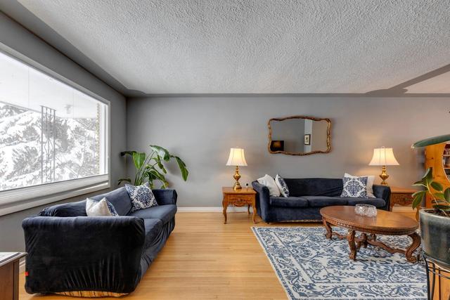 327 47 Avenue Sw, House detached with 3 bedrooms, 1 bathrooms and 2 parking in Calgary AB | Image 11
