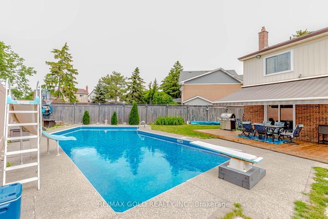 67 Milford Cres, House detached with 4 bedrooms, 4 bathrooms and 10 parking in Brampton ON | Image 32