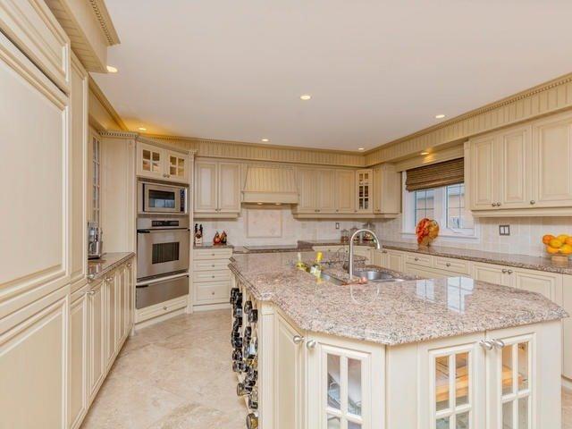 1976 Royal Credit Blvd, House detached with 4 bedrooms, 4 bathrooms and 4 parking in Mississauga ON | Image 6
