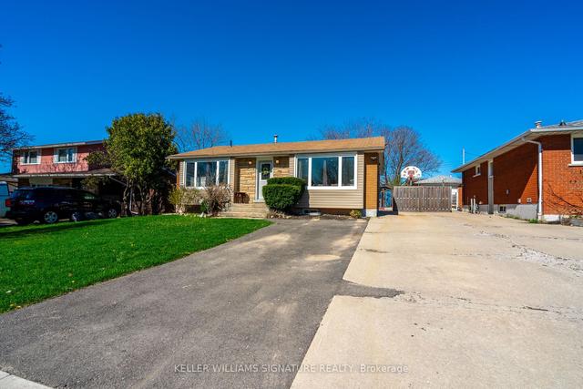 38 Redwing Rd, House detached with 3 bedrooms, 2 bathrooms and 4 parking in Hamilton ON | Image 1