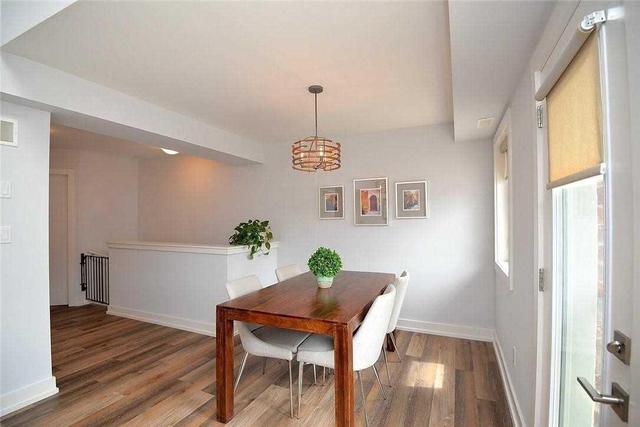 79 Young St, Townhouse with 2 bedrooms, 3 bathrooms and 1 parking in Hamilton ON | Image 2