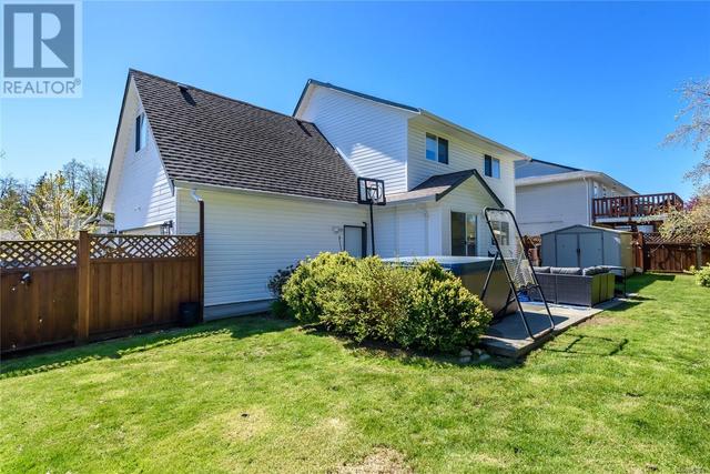 2226 Heron Cres, House detached with 3 bedrooms, 3 bathrooms and 2 parking in Comox BC | Image 35