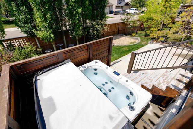 274 Rockborough Green Nw, House detached with 4 bedrooms, 3 bathrooms and 5 parking in Calgary AB | Image 16
