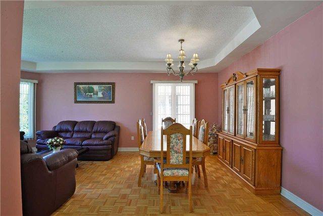 38 Mainard Cres, House detached with 4 bedrooms, 3 bathrooms and 4 parking in Brampton ON | Image 5