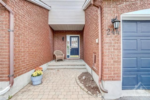 244 Stoneway Drive, Townhouse with 3 bedrooms, 2 bathrooms and 3 parking in Ottawa ON | Image 2