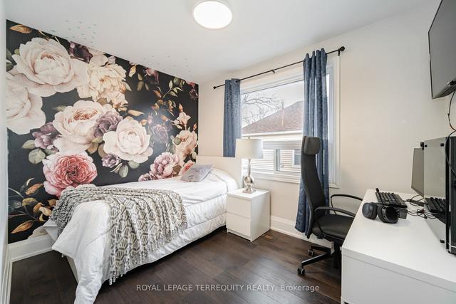 209 Pellatt Ave S, House semidetached with 3 bedrooms, 3 bathrooms and 7 parking in Toronto ON | Image 11