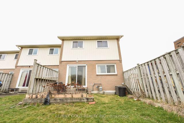 71 Craigleigh Cres, Townhouse with 3 bedrooms, 2 bathrooms and 1 parking in Brampton ON | Image 33