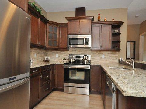 101 - 379 Scott St, Condo with 2 bedrooms, 2 bathrooms and 1 parking in St. Catharines ON | Image 2