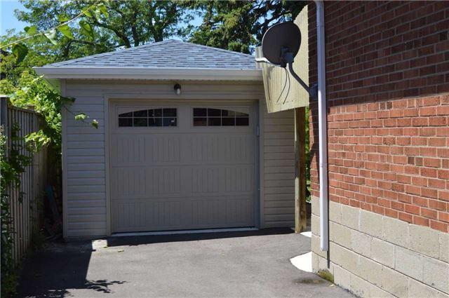 10 Compton Dr, House detached with 3 bedrooms, 3 bathrooms and 6 parking in Toronto ON | Image 19