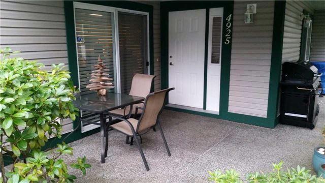4925 Clematis Pl, Townhouse with 2 bedrooms, 2 bathrooms and 1 parking in Nanaimo BC | Image 2