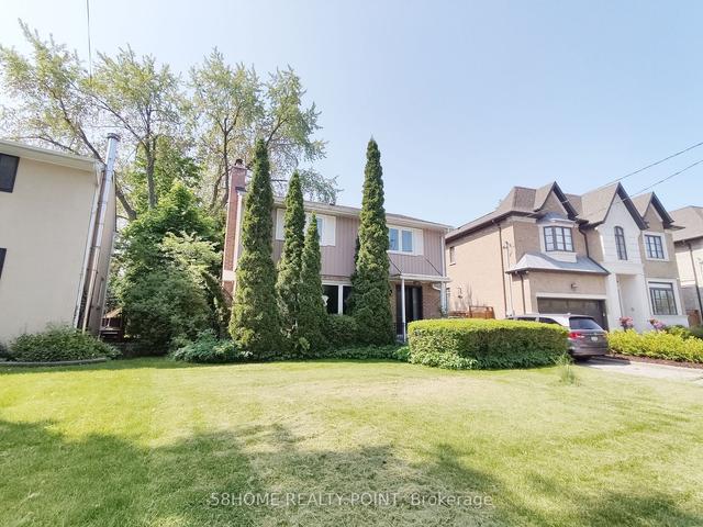 145 Yorkview Dr, House detached with 4 bedrooms, 2 bathrooms and 3 parking in Toronto ON | Image 1