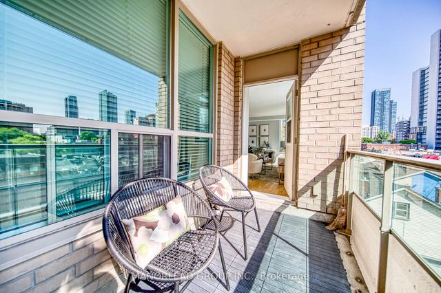 512 - 70 Alexander St, Condo with 2 bedrooms, 2 bathrooms and 1 parking in Toronto ON | Image 30
