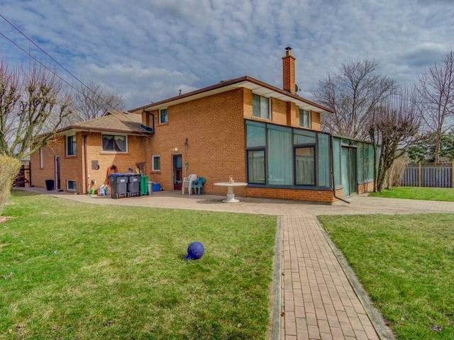 1423 Safeway Cres, House detached with 3 bedrooms, 3 bathrooms and 6 parking in Mississauga ON | Image 17
