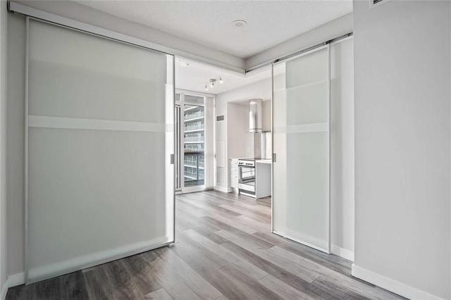 2302 - 38 Dan Leckie Way, Condo with 1 bedrooms, 1 bathrooms and 0 parking in Toronto ON | Image 2