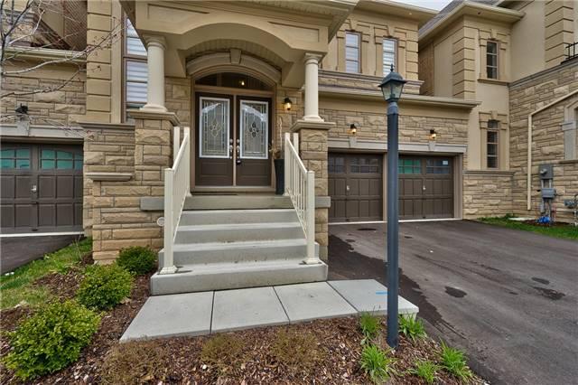 2439 Chateau Common, House attached with 3 bedrooms, 3 bathrooms and 2 parking in Oakville ON | Image 2