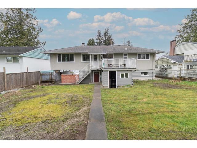 11524 97a Avenue, House detached with 5 bedrooms, 2 bathrooms and 10 parking in Surrey BC | Image 2