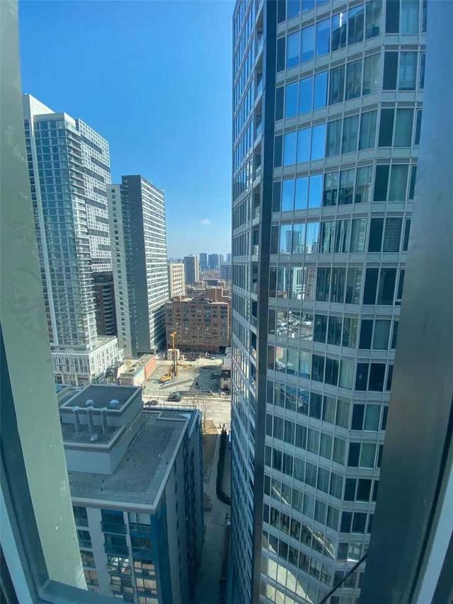 2212 - 60 Shuter St, Condo with 1 bedrooms, 1 bathrooms and 0 parking in Toronto ON | Image 3