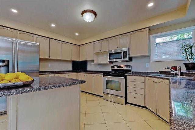 129 Beverley Glen Blvd, House detached with 4 bedrooms, 4 bathrooms and 5 parking in Vaughan ON | Image 30