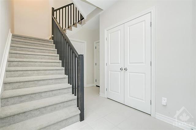 224 Hawkmere Way, Townhouse with 2 bedrooms, 3 bathrooms and 2 parking in Ottawa ON | Image 5