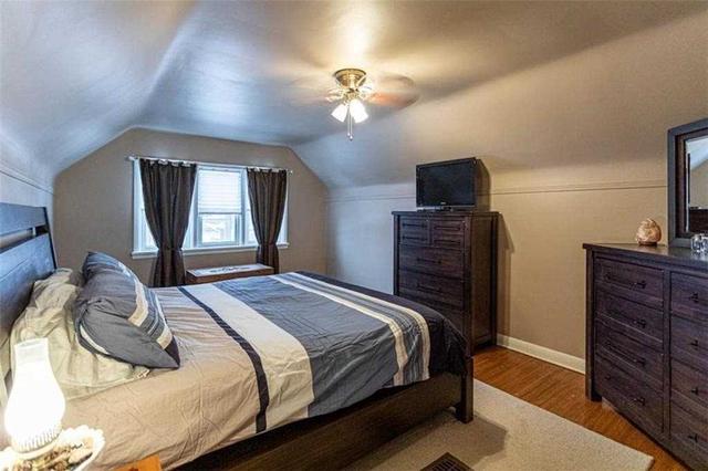 108 Second St N, House detached with 3 bedrooms, 2 bathrooms and 6 parking in Hamilton ON | Image 11