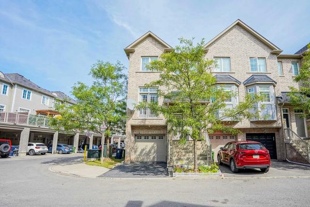 5 Piggot Mews, House attached with 3 bedrooms, 2 bathrooms and 1 parking in Toronto ON | Image 1