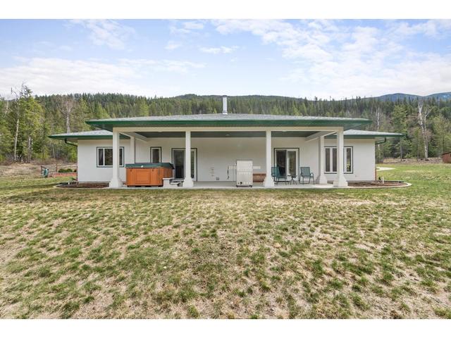2550 Pass Creek Road, House detached with 3 bedrooms, 2 bathrooms and null parking in Central Kootenay I BC | Image 43