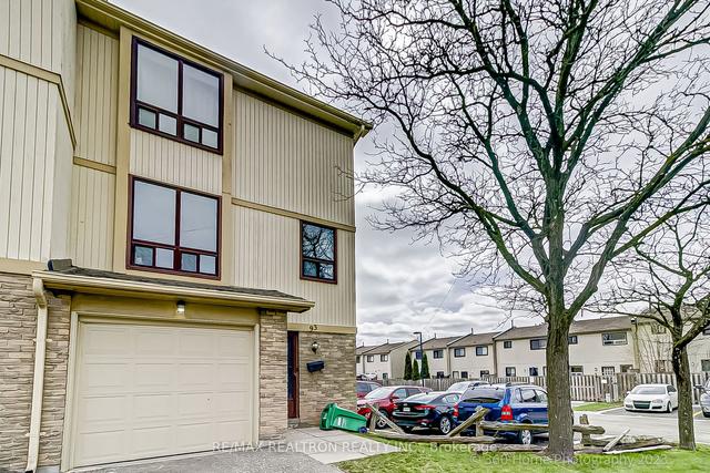 93 Guildford Cres N, Townhouse with 3 bedrooms, 2 bathrooms and 2 parking in Brampton ON | Image 12