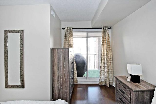 202 - 124 Aerodrome Cres, Townhouse with 2 bedrooms, 2 bathrooms and 1 parking in Toronto ON | Image 5