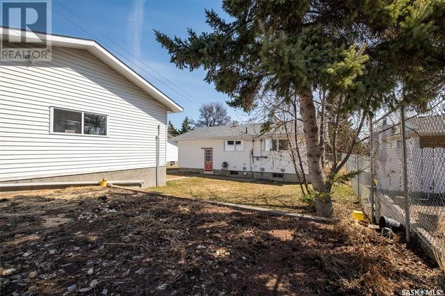 2589 15th Avenue E, House detached with 4 bedrooms, 3 bathrooms and null parking in Prince Albert SK | Image 37