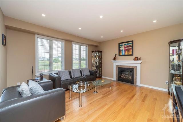 828 Kilbirnie Drive, House detached with 4 bedrooms, 4 bathrooms and 4 parking in Ottawa ON | Image 13